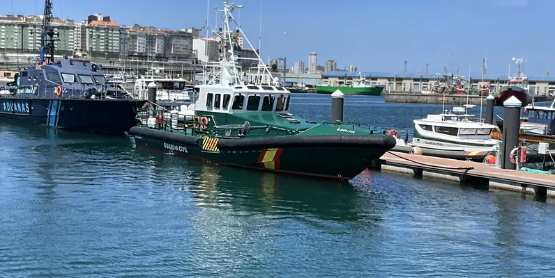 La patrullera Río Jallas, en su base en el puerto de Oza (A Coruña)