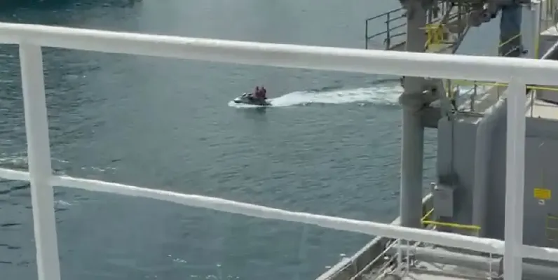 Moto de agua en el Puerto de Carboneras. / DIARIO DE ALMERÍA