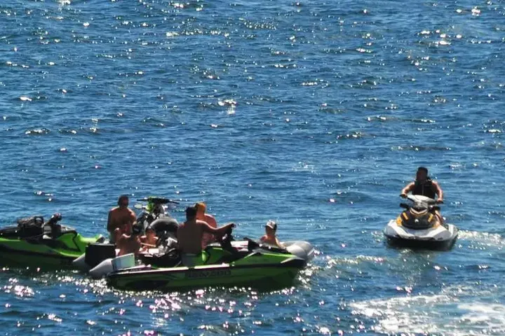 Motos de agua en Arousa. | Iñaki Abella