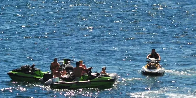 Motos de agua en Arousa. | Iñaki Abella